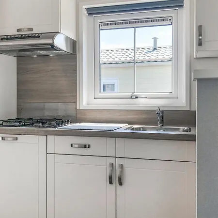 Beautiful Stacaravan In 4* Julianadorp